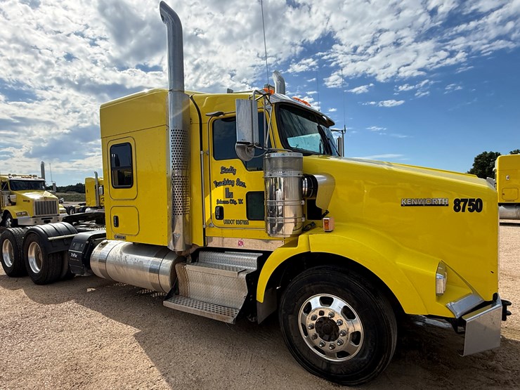 2014-kenworth-t800-image-3