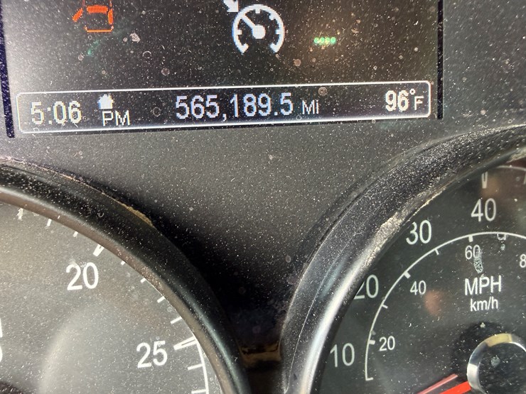 2018-peterbilt-567-image-18