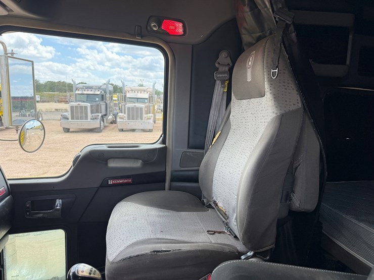 2016-kenworth-t800-image-13
