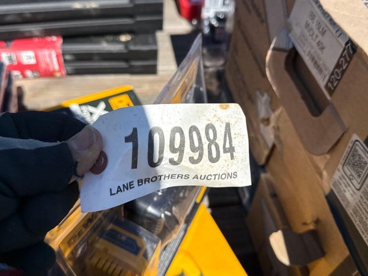 2188---dewalt-20-volt-sawzall-image-4