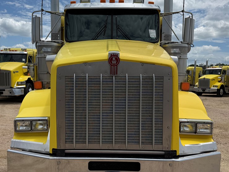 2015-kenworth-t800-image-2