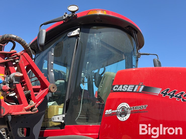 2017-case-ih-patriot-4440-image-10