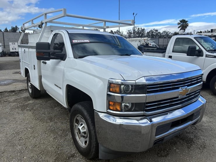 2018-chevrolet-2500hd-image-2