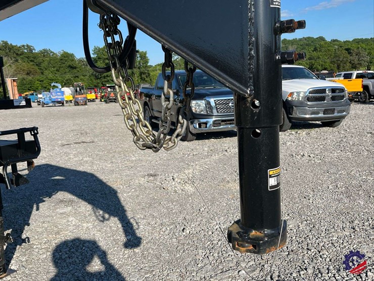2025-c-&-w-trailers-dual-t/a-flatbed-gooseneck-trailer-image-22