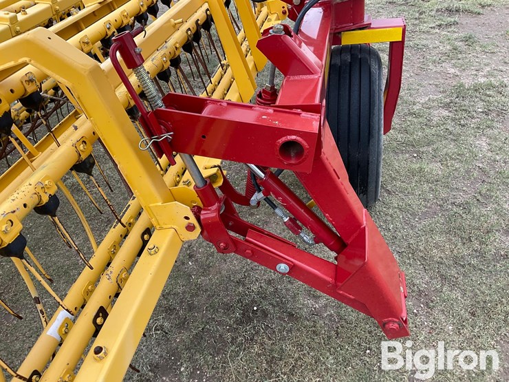 2013-new-holland-216-image-19