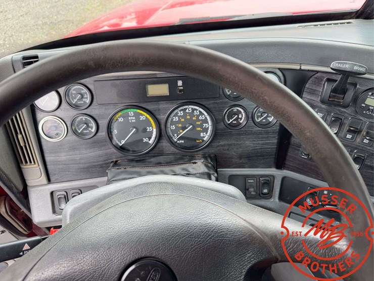 2007-freightliner-columbia-120-image-16