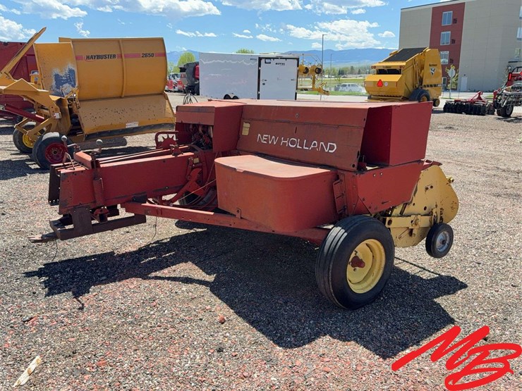 new-holland-320-image-5