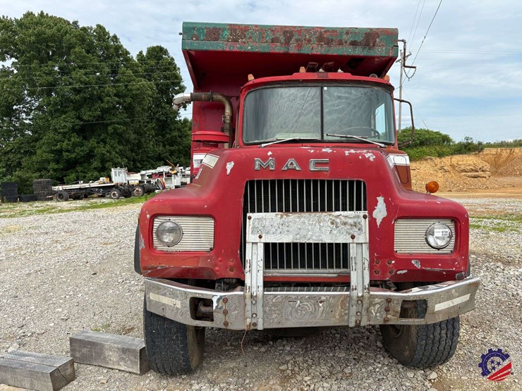 1981-mack-dm685s-image-10