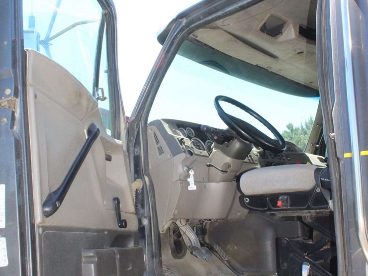 2006-sterling-l9500-image-45