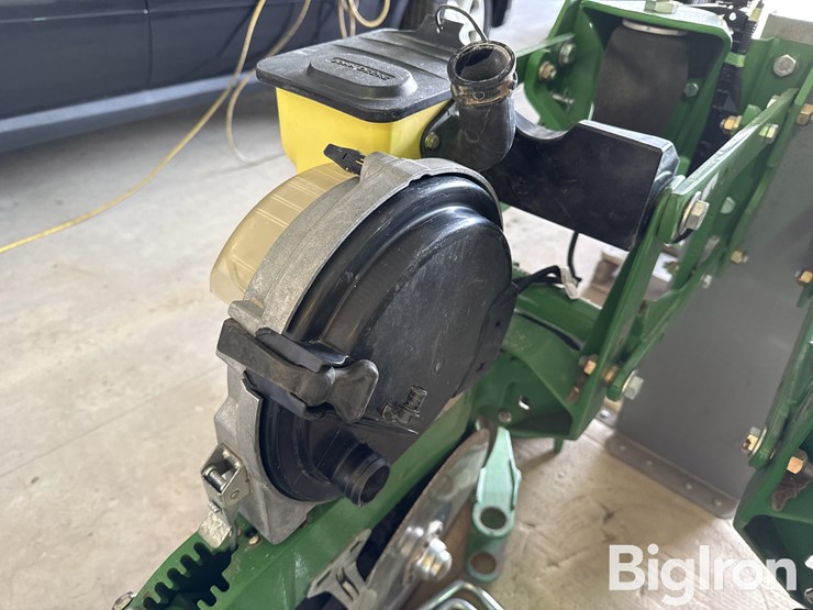john-deere-planter-row-unit-image-19