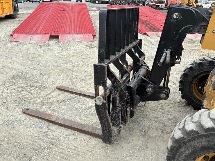 2015-caterpillar-th255c-image-8