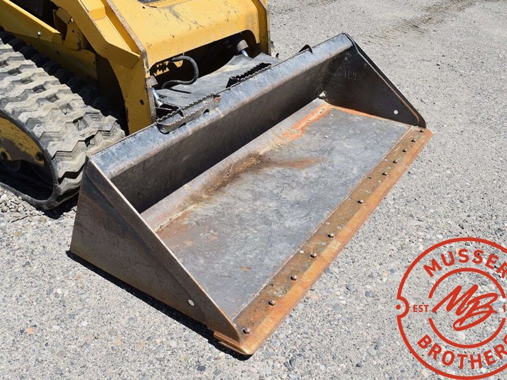 2016-caterpillar-d2-image-16