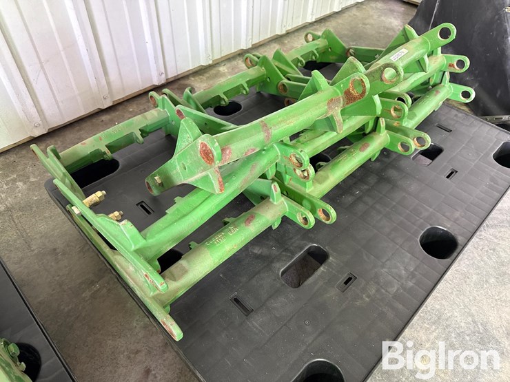 john-deere-planter-lower-parallel-arms-image-3