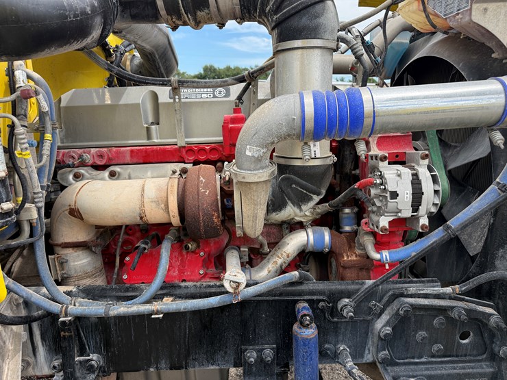 2015-peterbilt-389-image-12