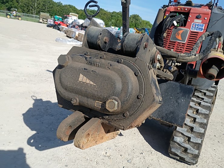 2017-ditch-witch-r300-image-40