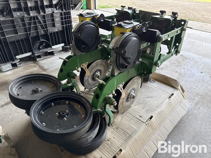 john-deere-planter-row-unit-image-5