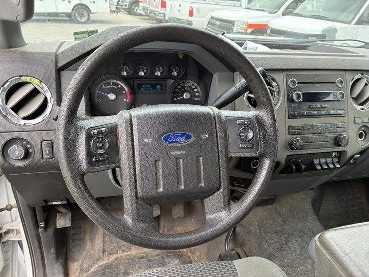 2011-ford-f550-image-12