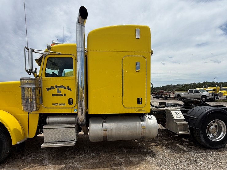 2013-peterbilt-389-image-8