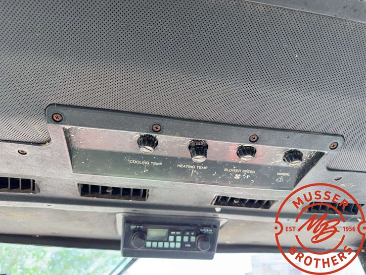 john-deere-5820-image-33