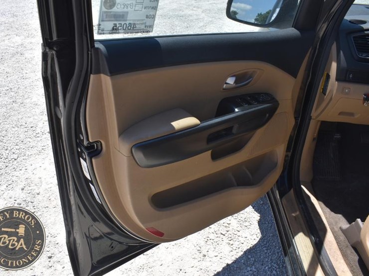 2015-kia-sedona-lx-image-12
