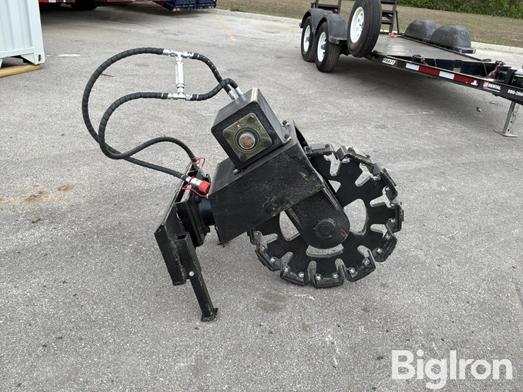 2025-massey-ferguson-730-image-4