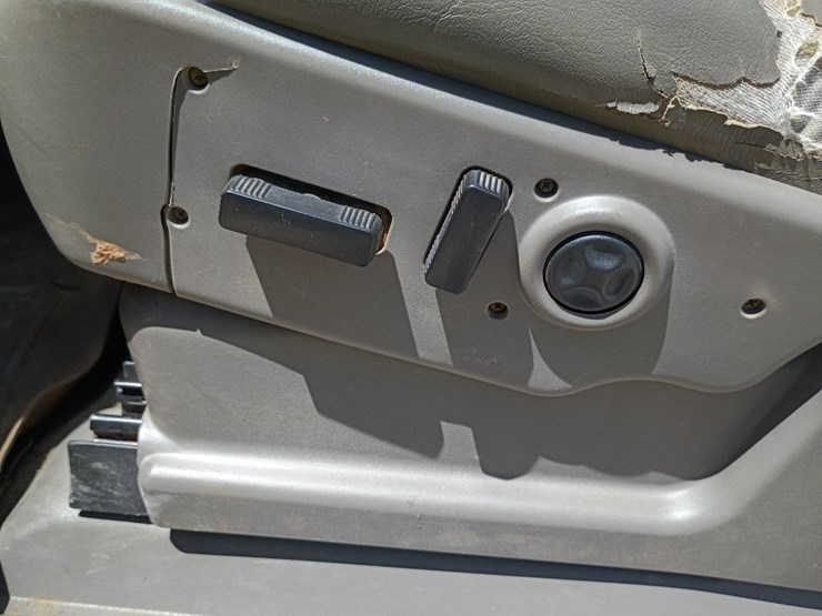 2005-gmc-sierra-2500-image-33