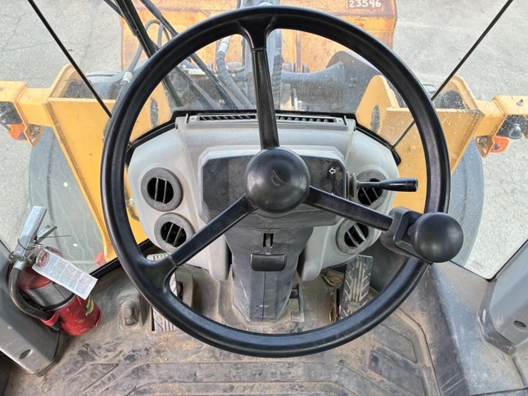 2020-deere-624l-image-21