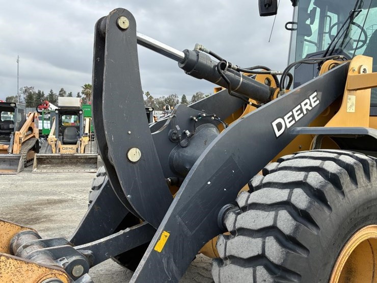 2020-deere-624l-image-10