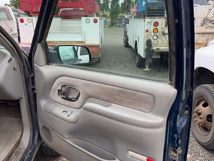 2000-chevrolet-k3500-image-23