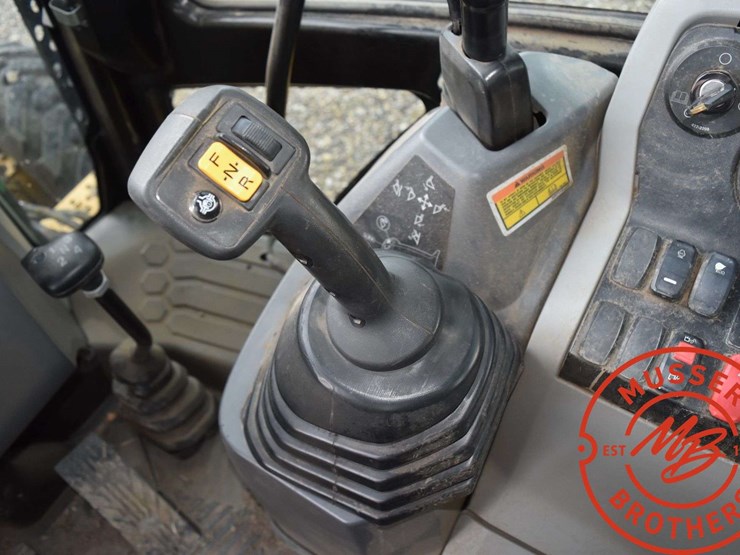 2016-caterpillar-420f2-it-image-21
