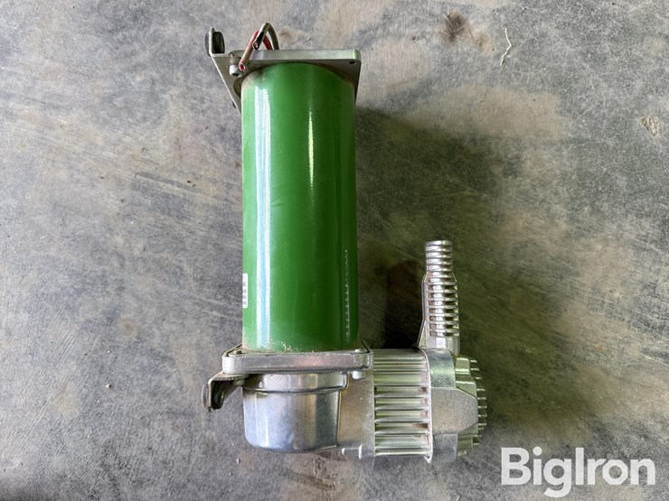 john-deere-planter-vacuum-seals/closing-wheel-assembly/bracket/opening-shank/down-psi-air-compressor-image-4