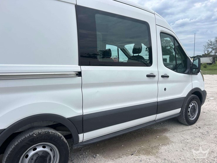 2016-ford-transit-image-26