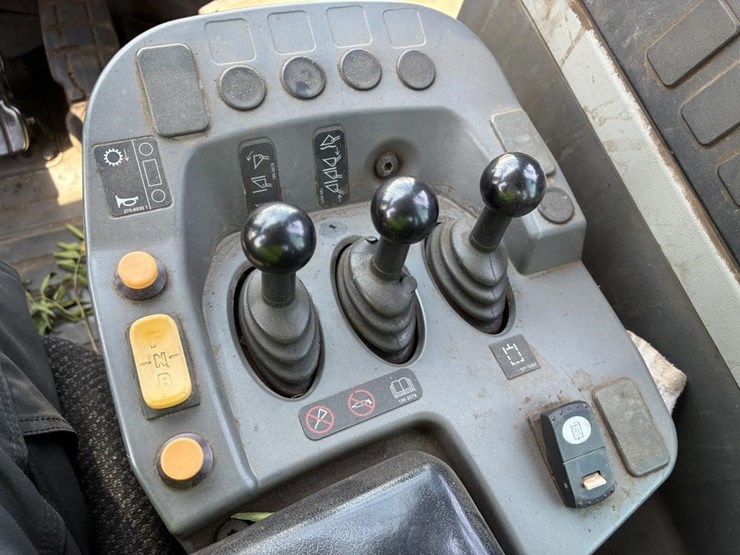 2014-caterpillar-950m-image-26