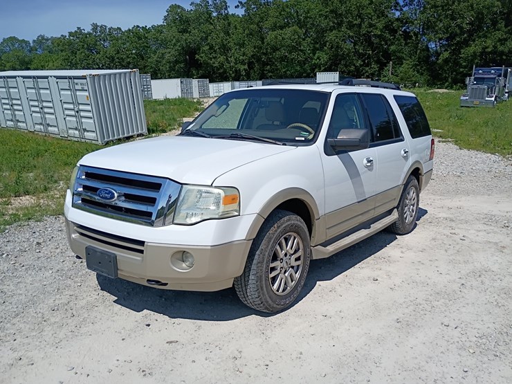 2010-ford-expedition-image-1
