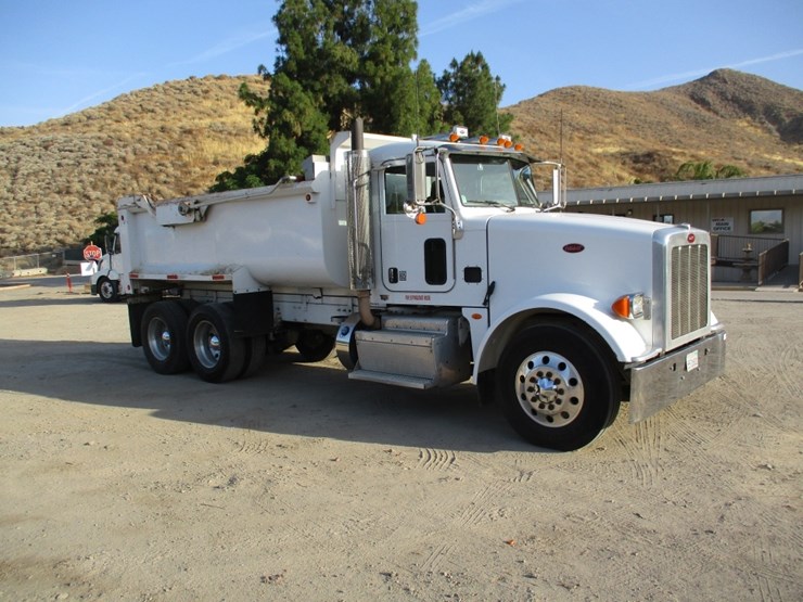 2013-peterbilt-367-image-2