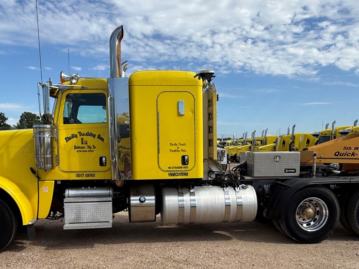 2012-peterbilt-389-image-8