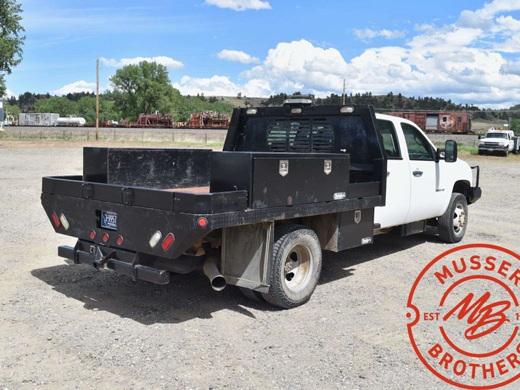 2013-chevrolet-3500-image-8