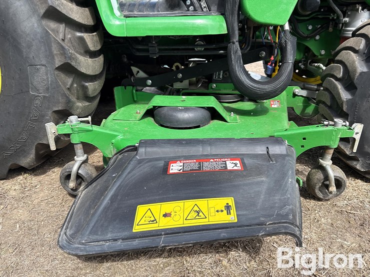 2015-john-deere-3046r-image-19
