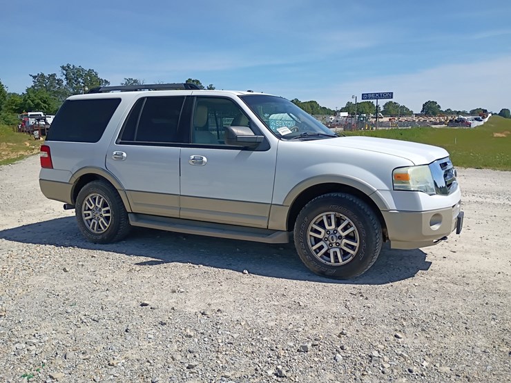 2010-ford-expedition-image-12