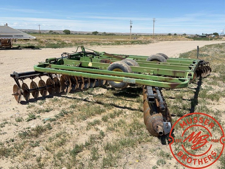 john-deere-235-image-5