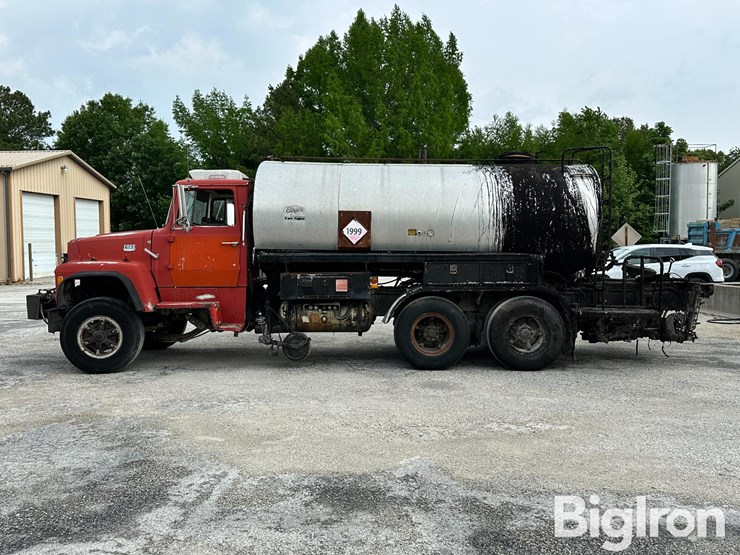 1979-ford-8000-image-8