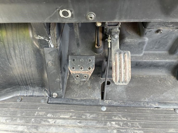 2021-kubota-rtvx1140-image-14