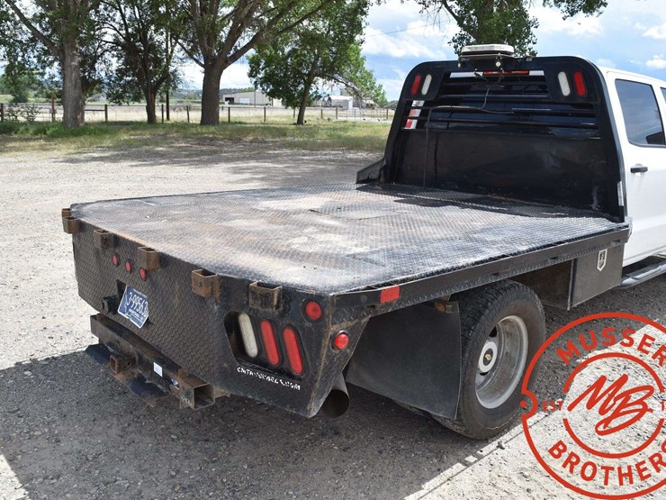 2015-chevrolet-3500-image-26
