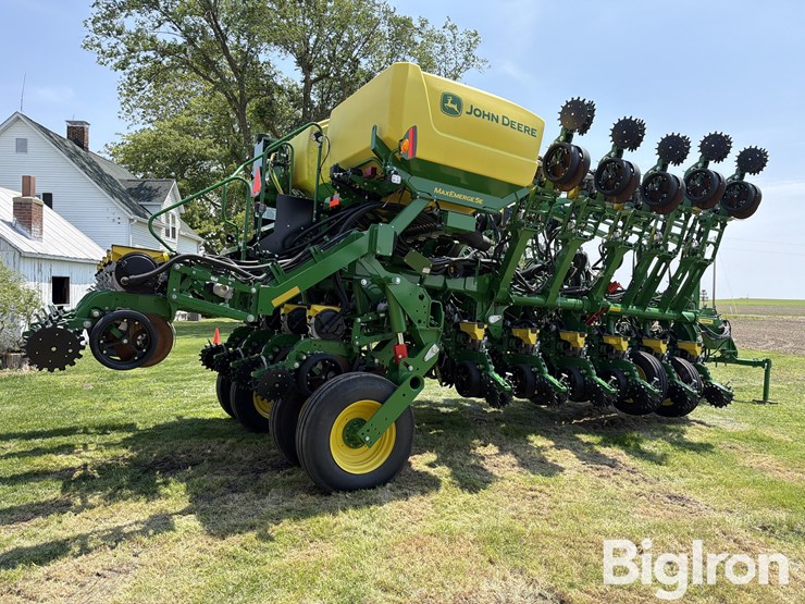 2024-john-deere-1795-image-5