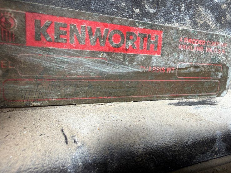 2016-kenworth-t800-image-17