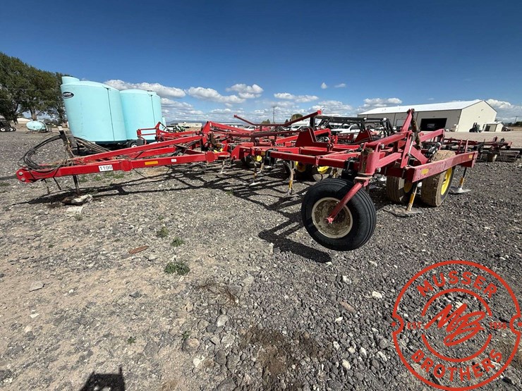 2019-sunflower-30'-chisel-plow-image-2