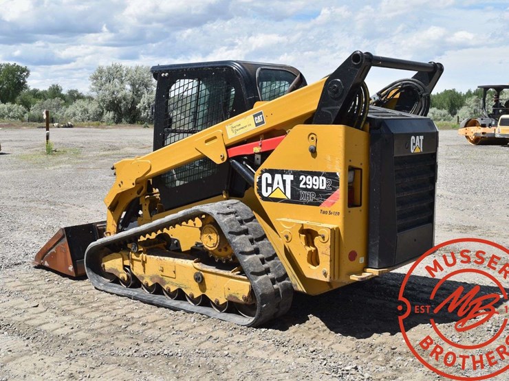 2016-caterpillar-d2-image-7