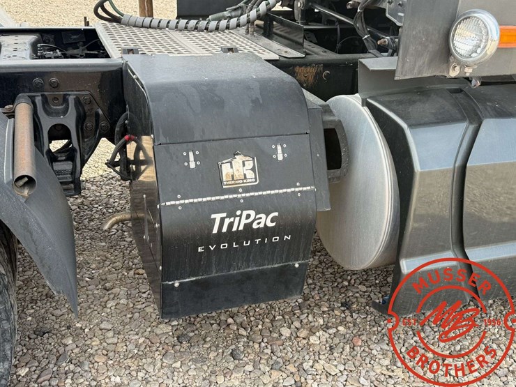 2020-kenworth-t680-image-14