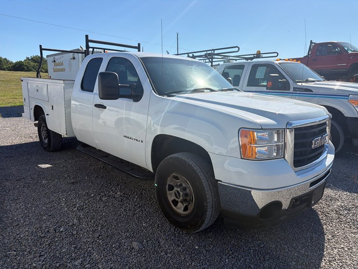 2009-gmc-3500hd-image-2