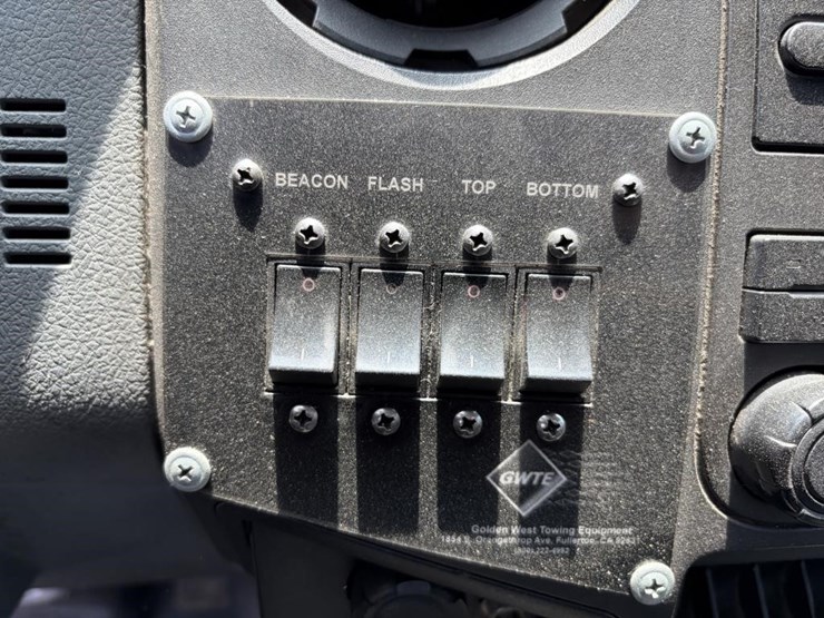2016-ford-f650-image-23